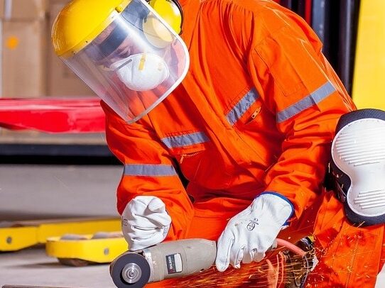 Occupati in aumento, ma l'industria è in difficoltà
