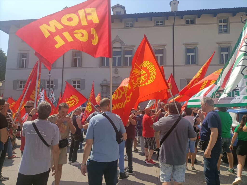 Contratto metalmeccanici, segnale forte dalle fabbriche e dalla piazza